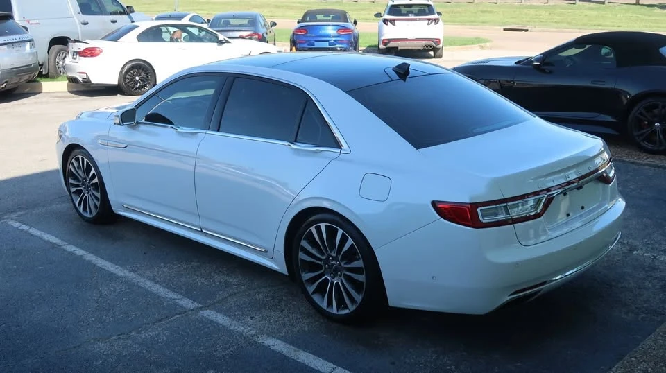 2018 Lincoln Continental 10th Gen - Image 12 of 20
