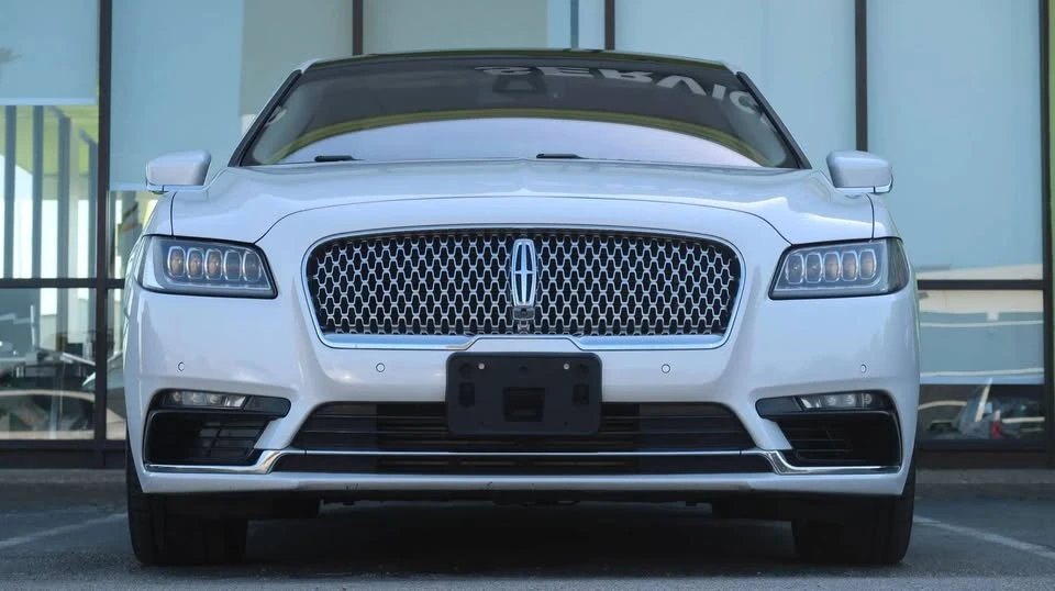 2018 Lincoln Continental 10th Gen - Image 3 of 20