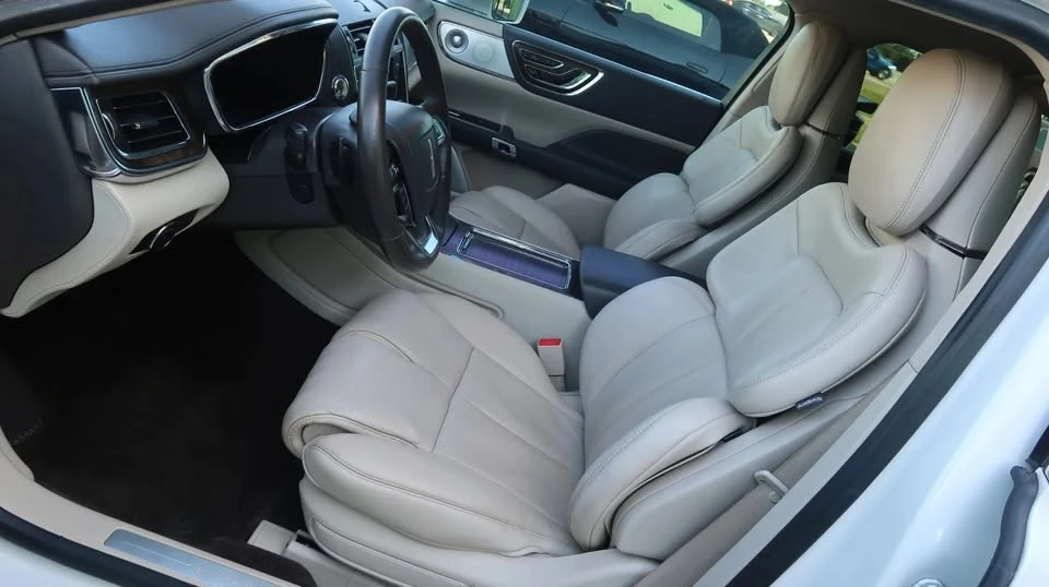 2018 Lincoln Continental 10th Gen - Image 17 of 20