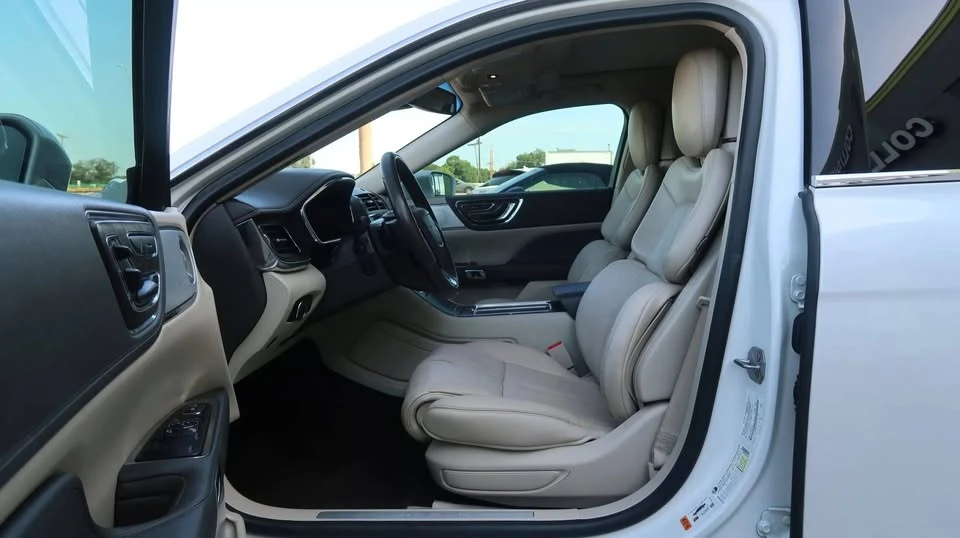 2018 Lincoln Continental 10th Gen - Image 16 of 20