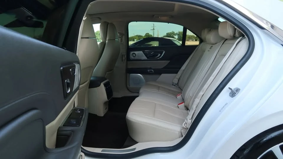 2018 Lincoln Continental 10th Gen - Image 19 of 20