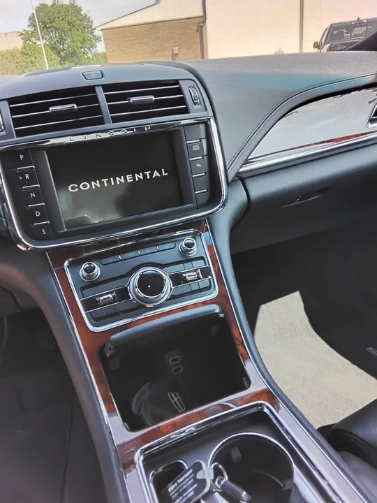 2018 Lincoln Continental 10th Gen - Image 10 of 13