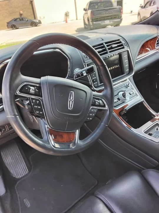 2018 Lincoln Continental 10th Gen - Image 11 of 13