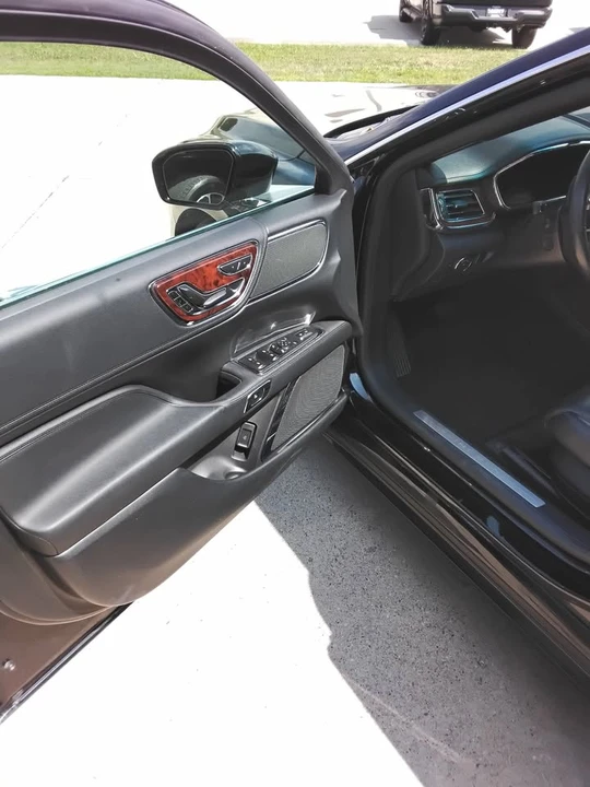 2018 Lincoln Continental 10th Gen - Image 8 of 13
