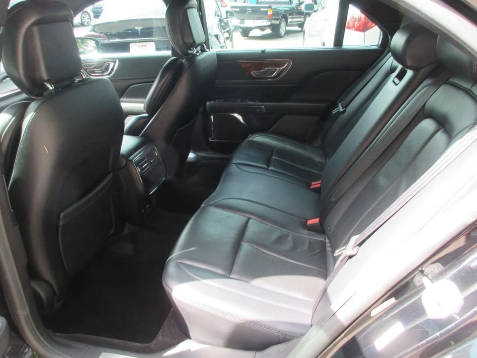2018 Lincoln Continental 10th Gen - Image 13 of 20