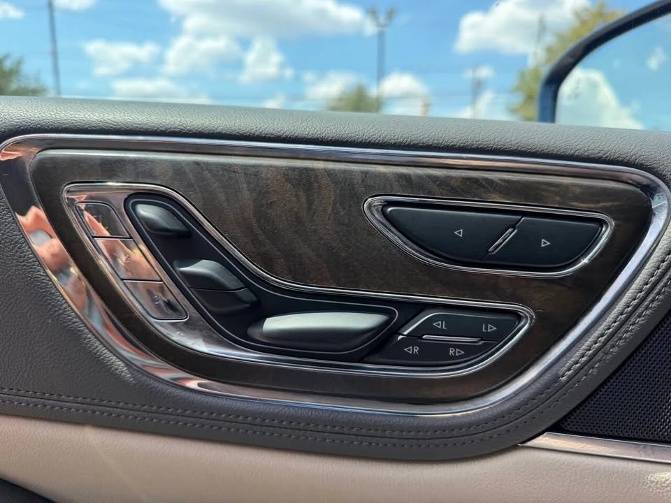 2018 Lincoln Continental 10th Gen - Image 18 of 20