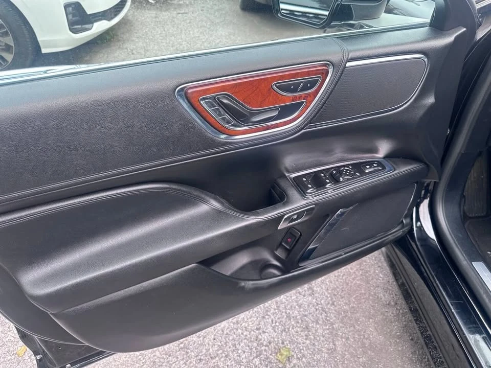 2018 Lincoln Continental 10th Gen - Image 8 of 20