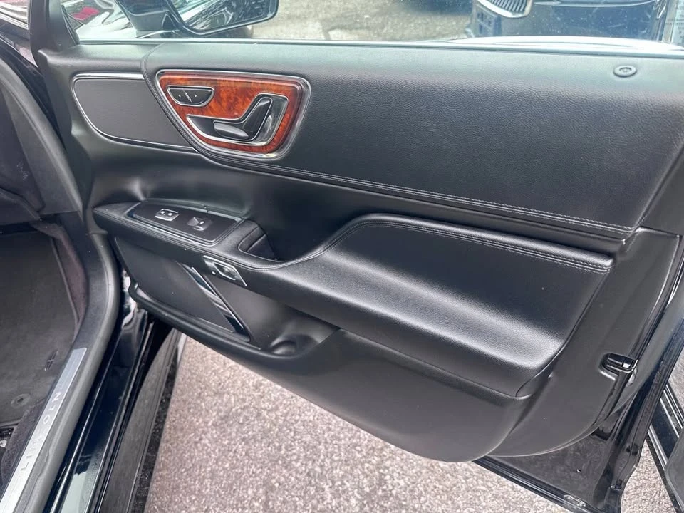 2018 Lincoln Continental 10th Gen - Image 17 of 20