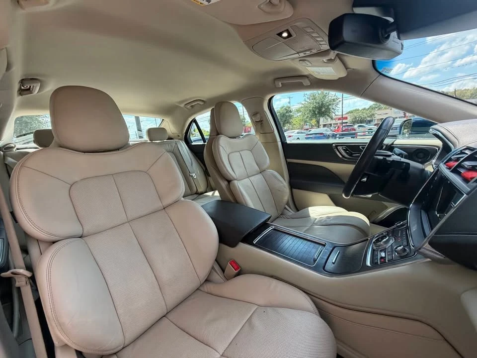 2018 Lincoln Continental 10th Gen - Image 11 of 20