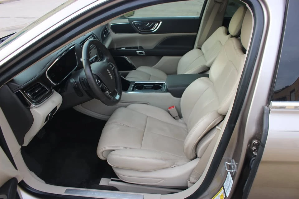 2018 Lincoln Continental 10th Gen - Image 9 of 20