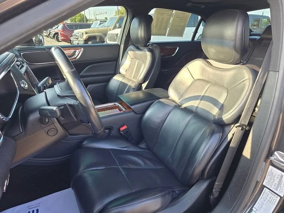 2018 Lincoln Continental 10th Gen - Image 17 of 20
