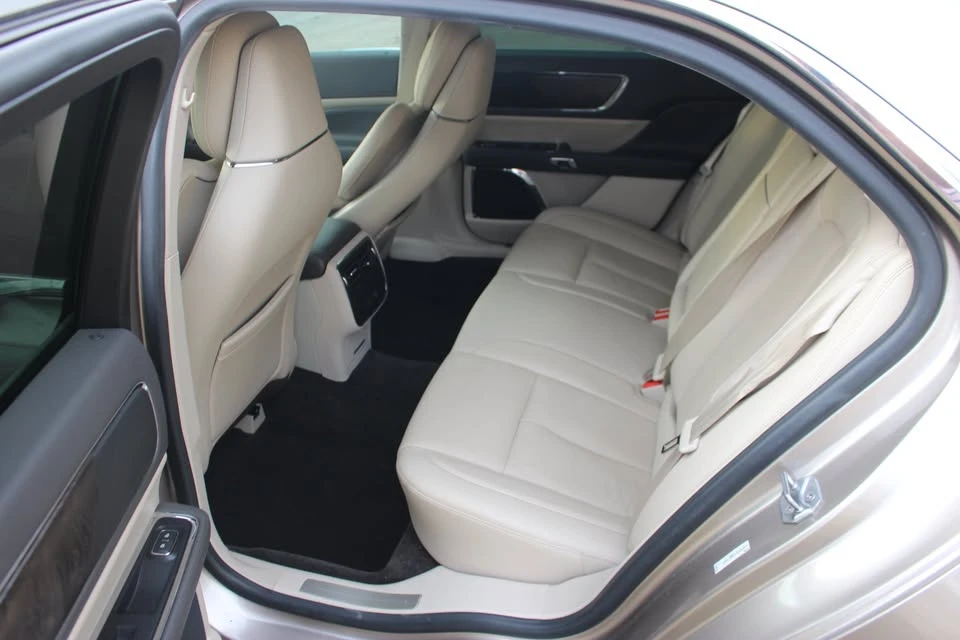 2018 Lincoln Continental 10th Gen - Image 17 of 20