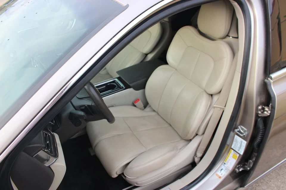 2018 Lincoln Continental 10th Gen - Image 11 of 20