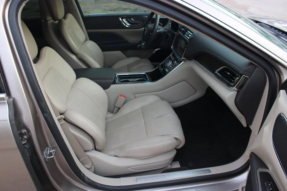 2018 Lincoln Continental 10th Gen - Image 12 of 20
