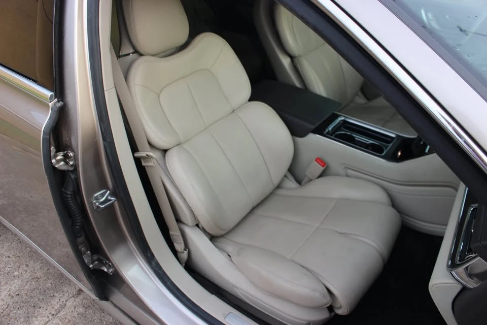 2018 Lincoln Continental 10th Gen - Image 14 of 20