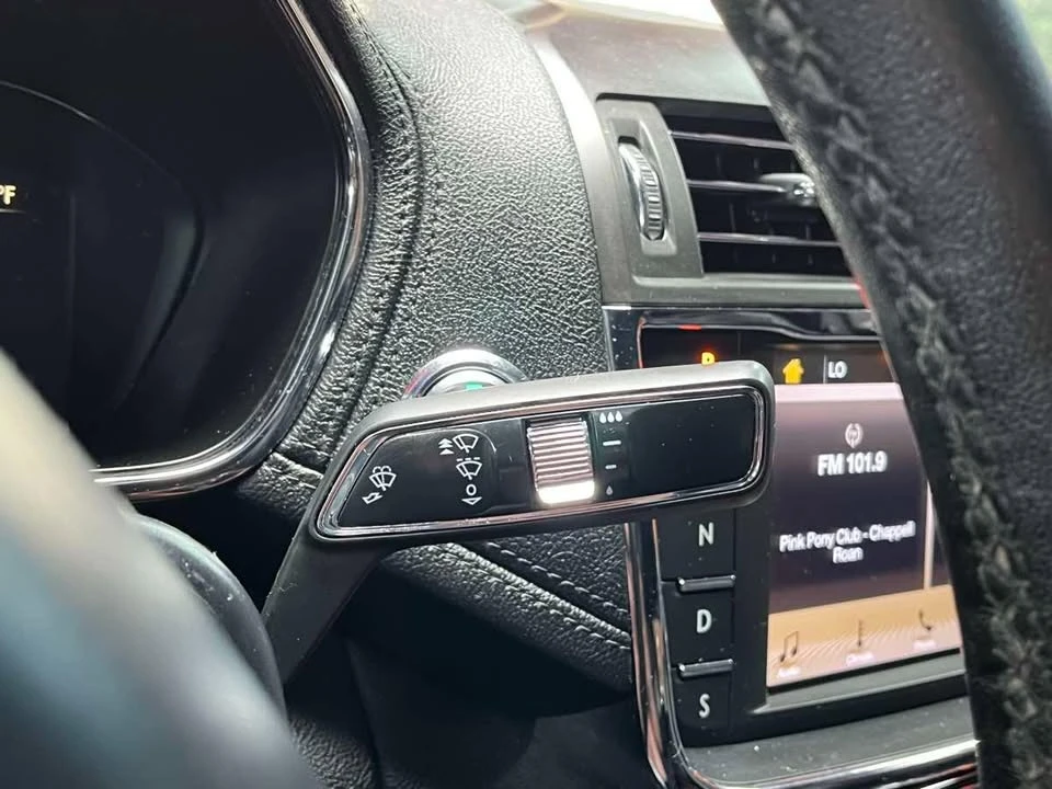 2018 Lincoln Continental 10th Gen - Image 14 of 20