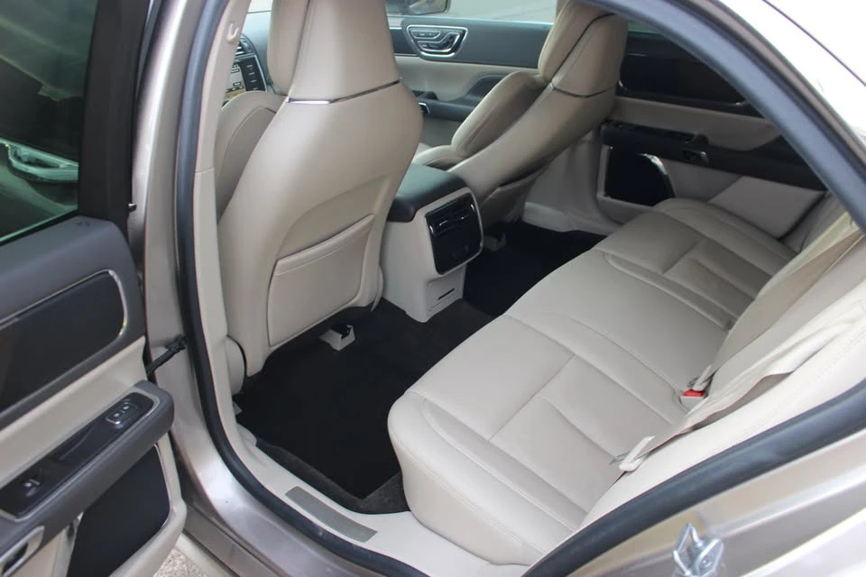 2018 Lincoln Continental 10th Gen - Image 18 of 20