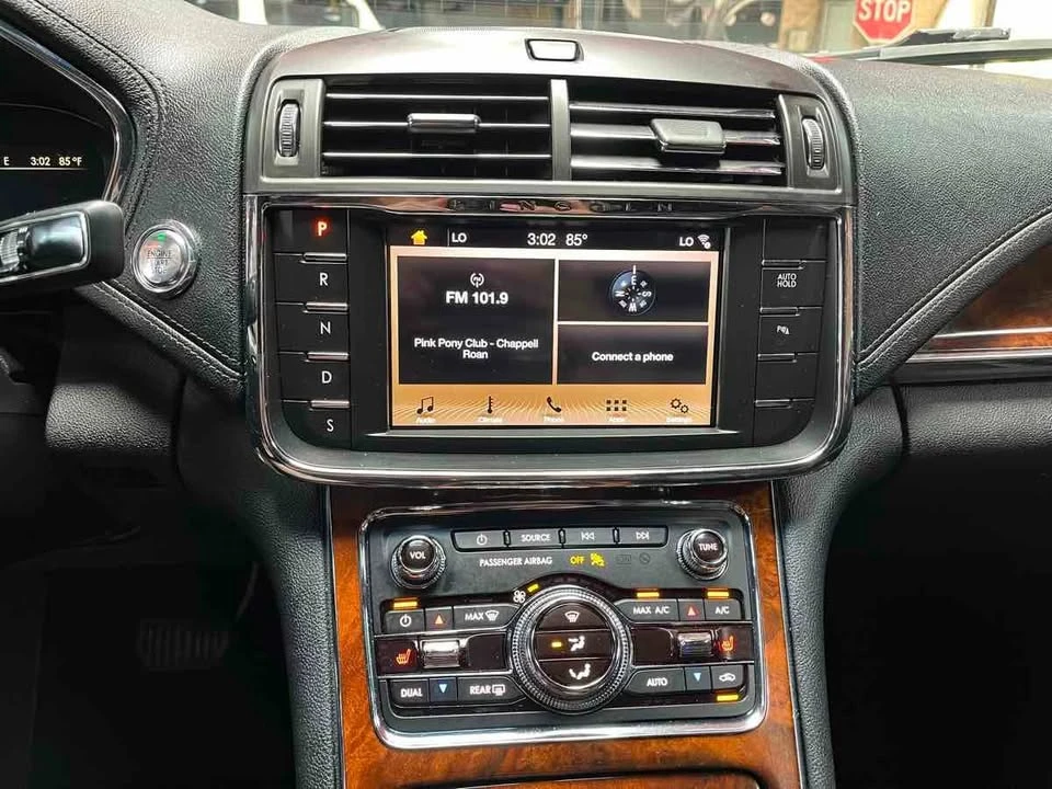 2018 Lincoln Continental 10th Gen - Image 16 of 20