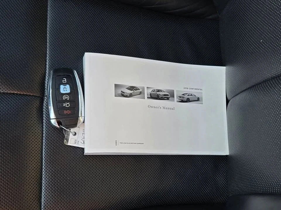 2018 Lincoln Continental 10th Gen - Image 12 of 20