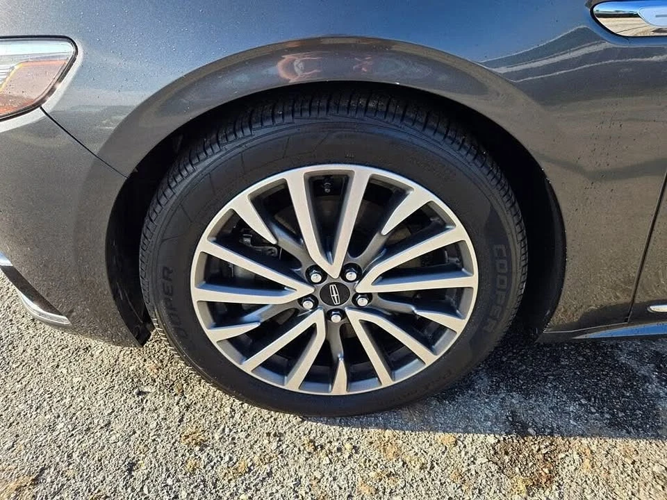 2018 Lincoln Continental 10th Gen - Image 11 of 20