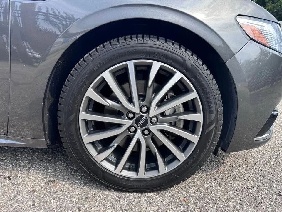 2018 Lincoln Continental 10th Gen - Image 9 of 20