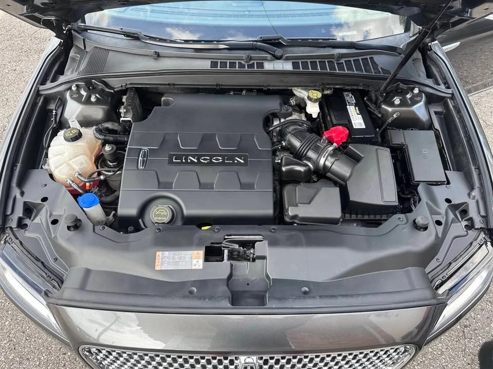 2018 Lincoln Continental 10th Gen - Image 11 of 20