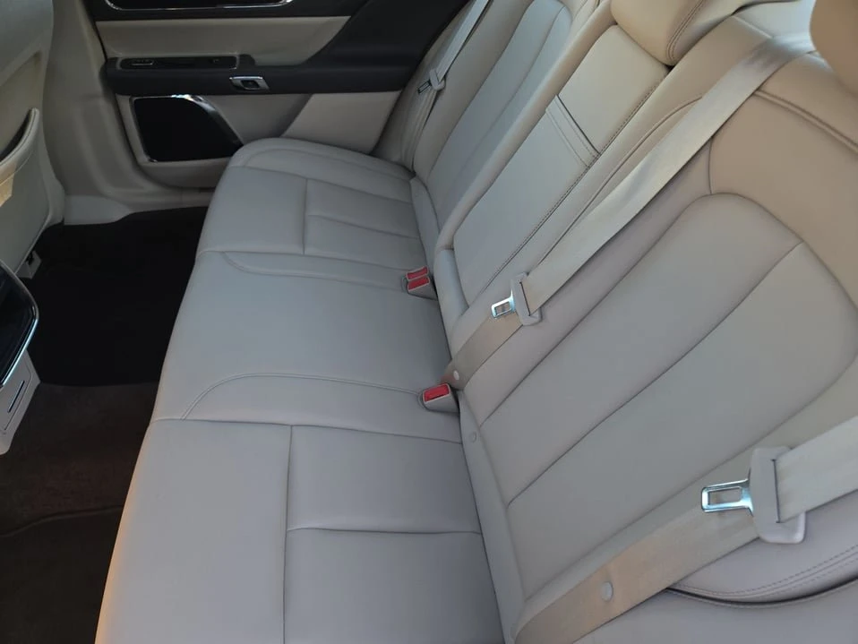 2018 Lincoln Continental 10th Gen - Image 10 of 20
