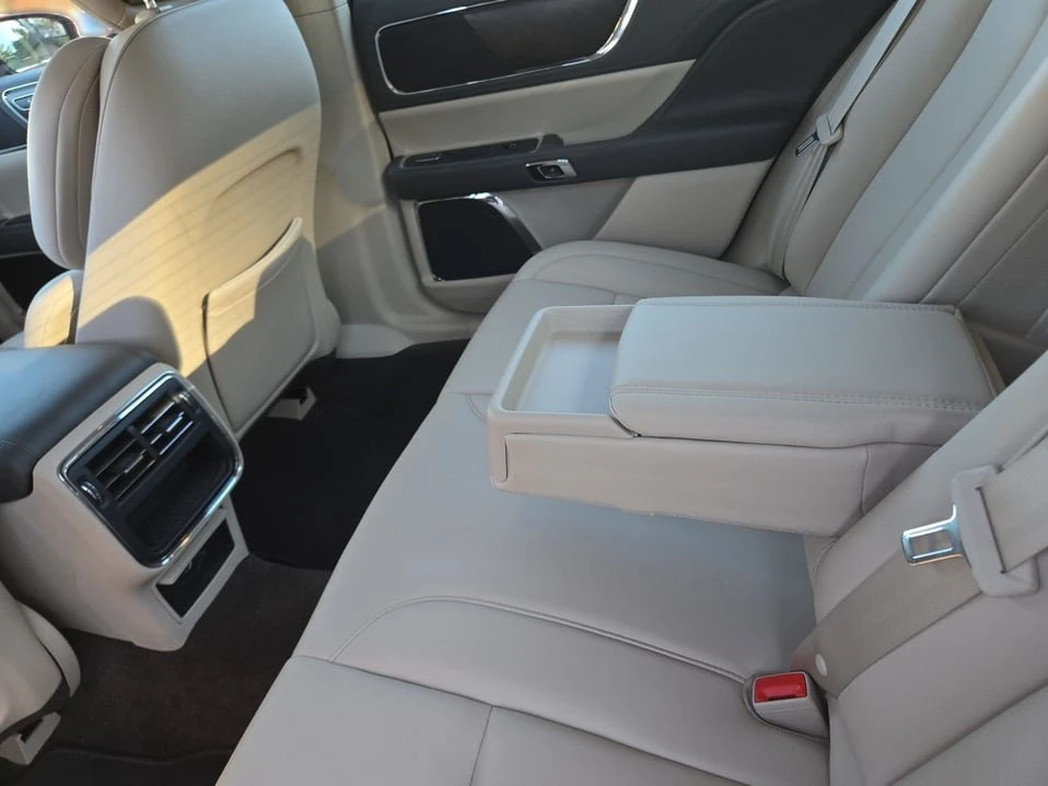 2018 Lincoln Continental 10th Gen - Image 18 of 20