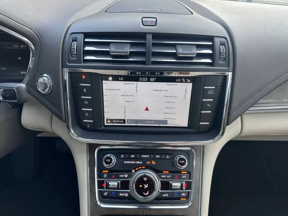 2018 Lincoln Continental 10th Gen - Image 17 of 20
