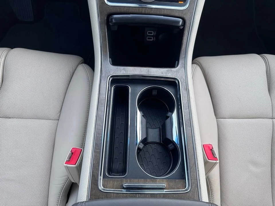2018 Lincoln Continental 10th Gen - Image 18 of 20