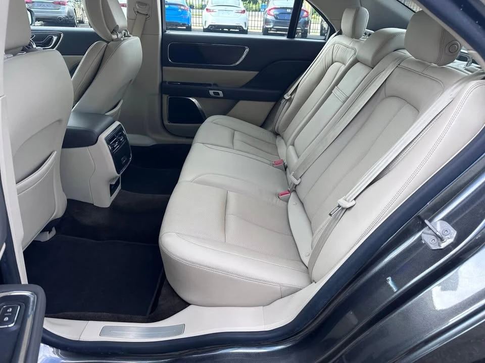 2018 Lincoln Continental 10th Gen - Image 14 of 20