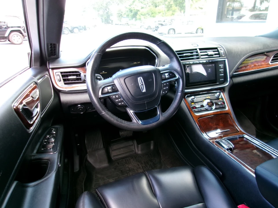 2018 Lincoln Continental 10th Gen - Image 18 of 20