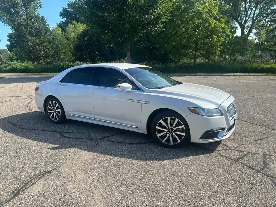 2018 Lincoln Continental 10th Gen - Image 4 of 13