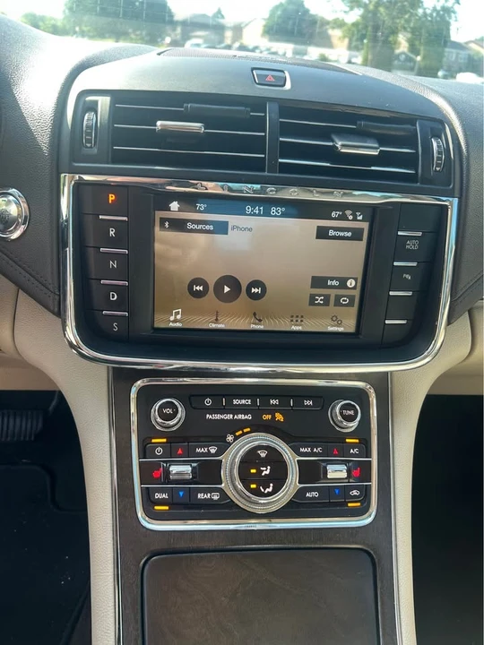 2018 Lincoln Continental 10th Gen - Image 12 of 13
