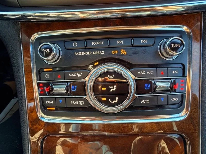 2018 Lincoln Continental 10th Gen - Image 11 of 12