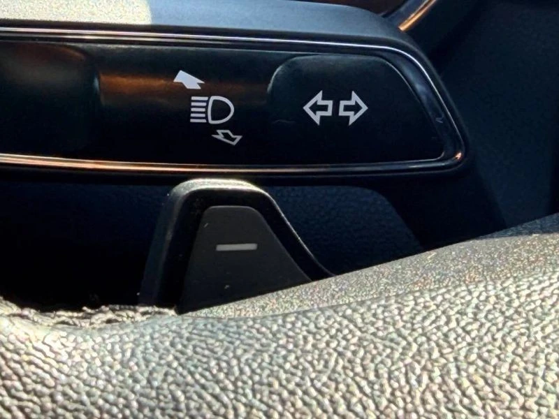 2018 Lincoln Continental 10th Gen - Image 10 of 12