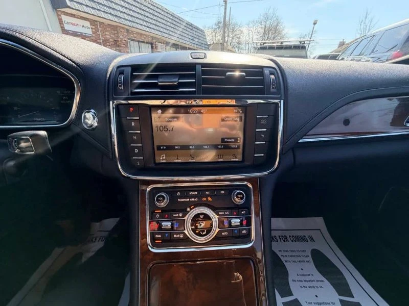 2018 Lincoln Continental 10th Gen - Image 4 of 12
