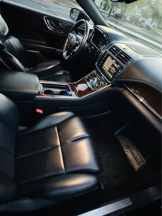 2018 Lincoln Continental 10th Gen - Image 9 of 12