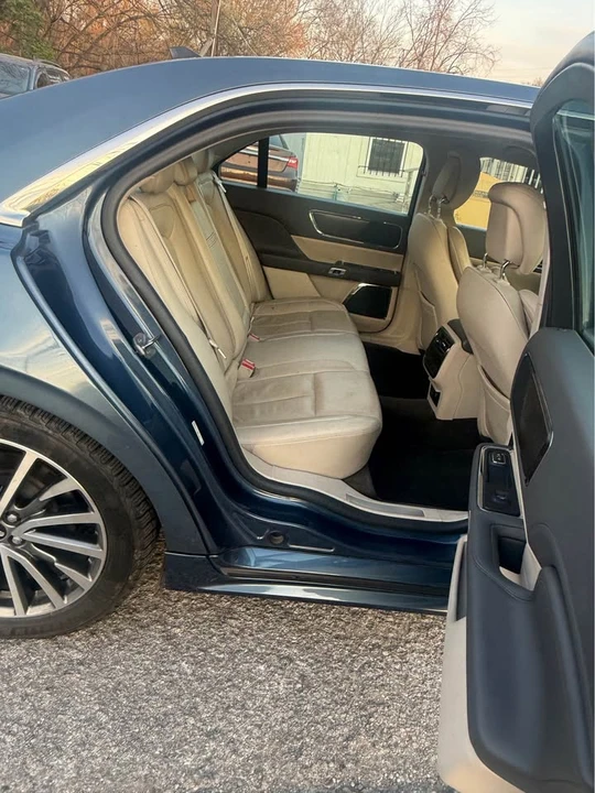 2018 Lincoln Continental 10th Gen - Image 9 of 16
