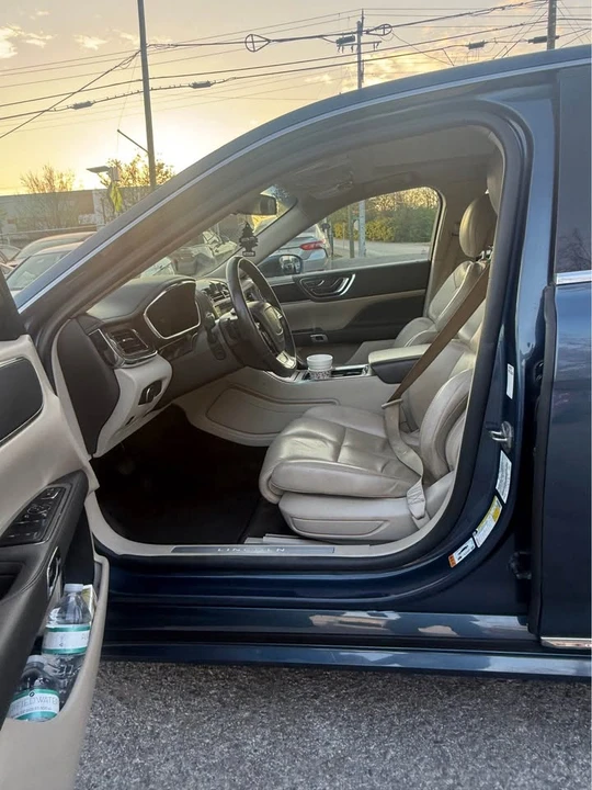 2018 Lincoln Continental 10th Gen - Image 8 of 16