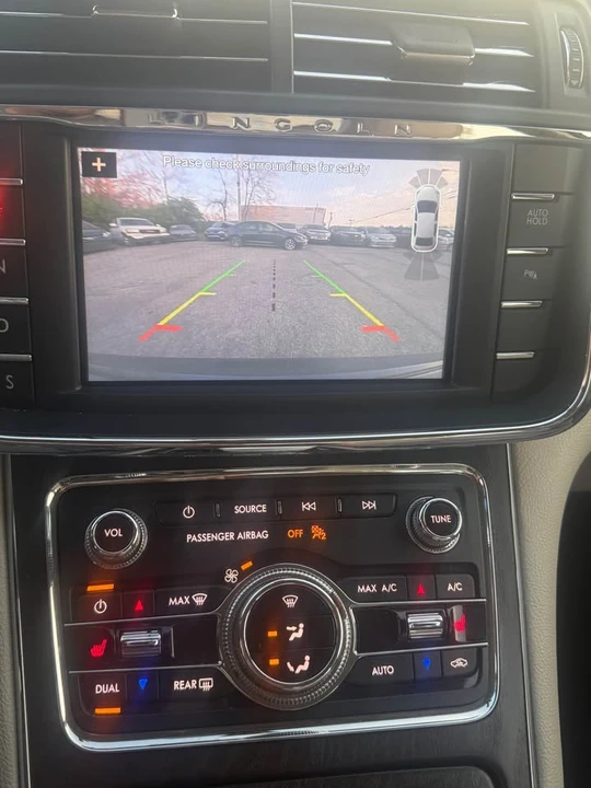 2018 Lincoln Continental 10th Gen - Image 14 of 16