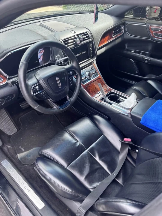 2018 Lincoln Continental 10th Gen - Image 3 of 4