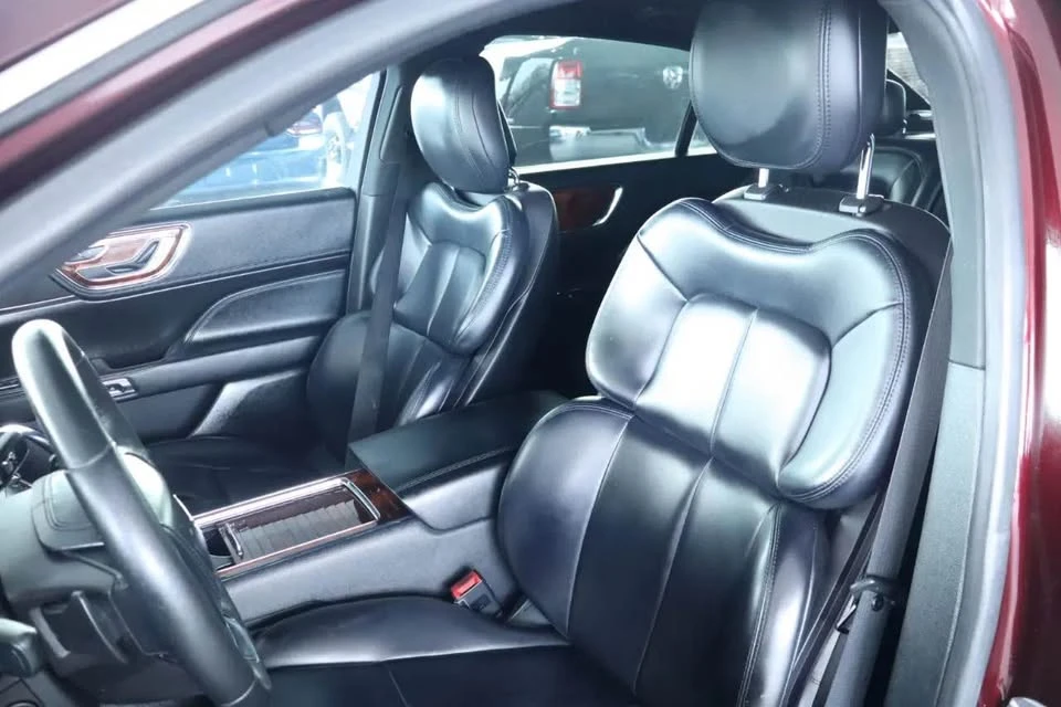 2018 Lincoln Continental 10th Gen - Image 7 of 13