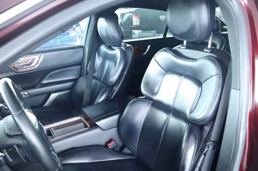 2018 Lincoln Continental 10th Gen - Image 4 of 8