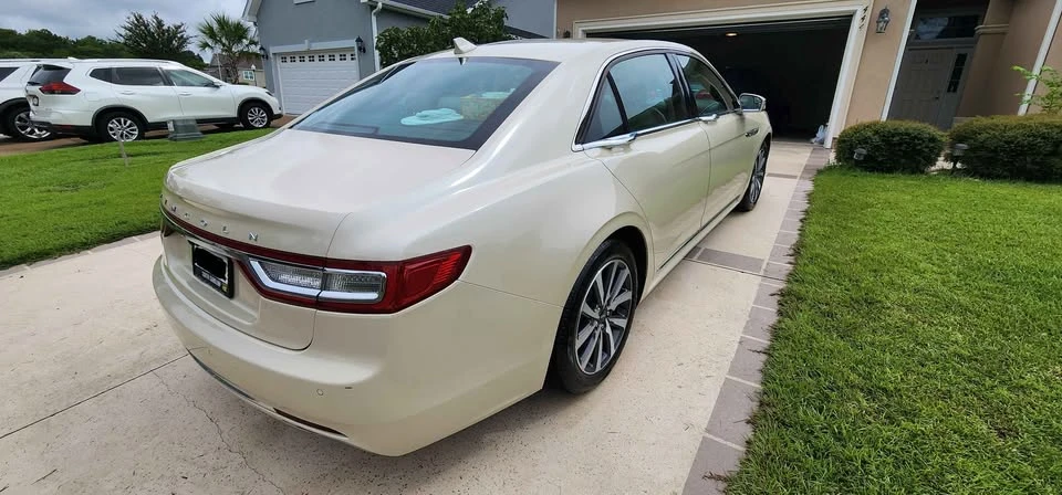 2018 Lincoln Continental 10th Gen - Image 4 of 12