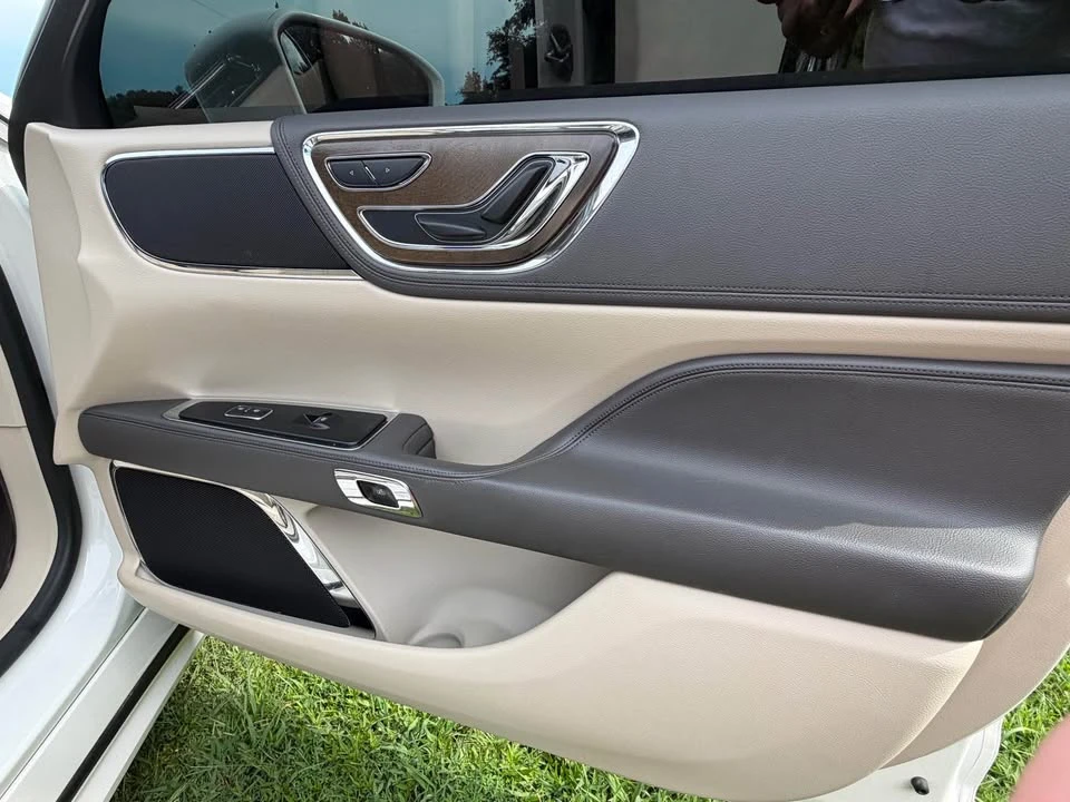 2018 Lincoln Continental 10th Gen - Image 9 of 12
