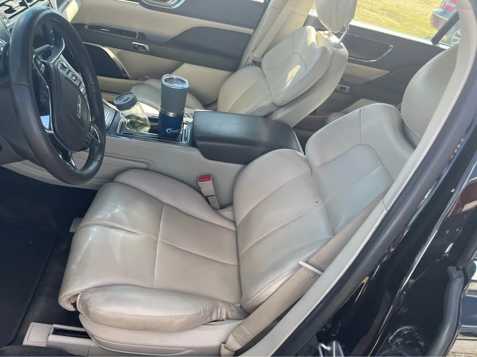 2018 Lincoln Continental 10th Gen - Image 12 of 13