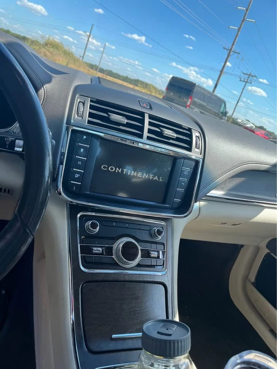 2018 Lincoln Continental 10th Gen - Image 10 of 13
