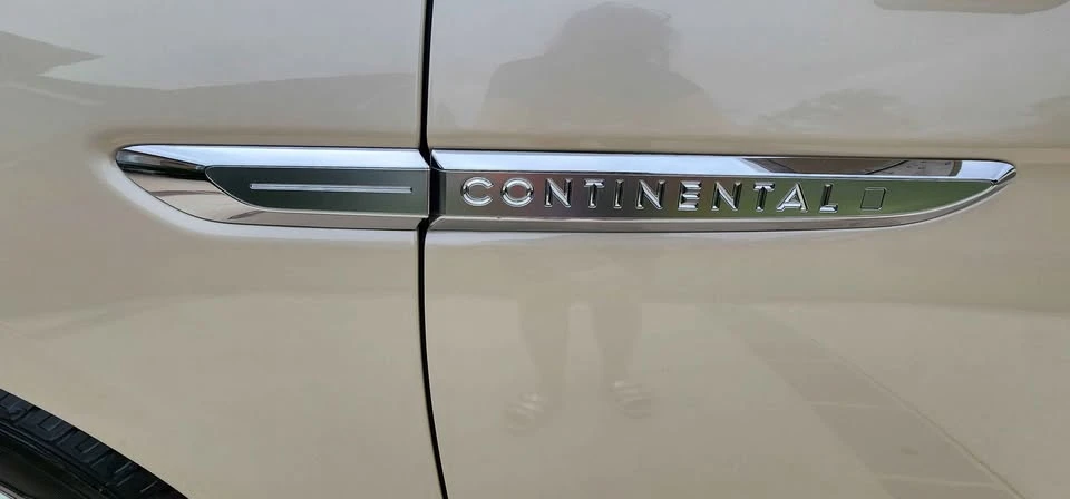 2018 Lincoln Continental 10th Gen - Image 12 of 12