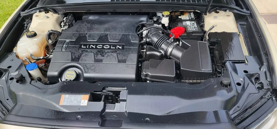 2018 Lincoln Continental 10th Gen - Image 9 of 12